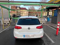 Gebraucht VW Golf VII 106 PS (77 kW) 2015 Weiß Limousine