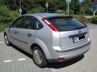 Gebraucht Ford Focus Trend 116 PS (85 kW) 2005 Silber metallic Limousine