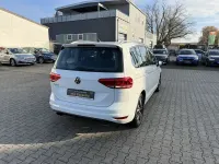 Gebraucht VW Touran Highline 150 PS (110 kW) 2021 Weiß Van / Kleinbus