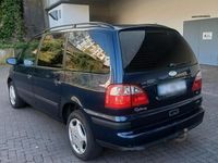 Second-hand Ford Galaxy 131 CP (96 kW) 2002 Albastru Monovolum