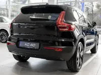 Neu Volvo XC40 Plus 163 PS (119 kW) 2026 Schwarz SUV