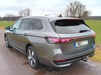 Gebraucht VW Passat Elegance 150 PS (110 kW) 2024 Grau Kombi