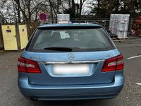 Gebraucht Mercedes E200 183 PS (134 kW) 2010 Blau Kombi