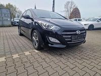 Gebraucht Hyundai i30 Passion 110 PS (80 kW) 2016 Phantom black / mic Kleinwagen