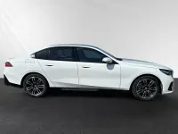 Gebraucht BMW 540 M Sport 303 PS (222 kW) 2025 Alpinweiss Limousine