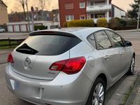 Second-hand Opel Astra 140 CP (102 kW) 2012 Argintiu Berlinǎ