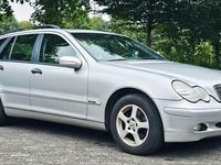 Gebraucht Mercedes C220 Classic 143 PS (105 kW) 2002 Silber Limousine