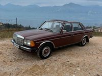 Gebraucht Mercedes 240 72 PS (52 kW) 1983 Rot Limousine