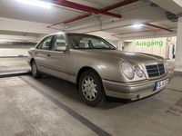 Gebraucht Mercedes E240 Elegance 170 PS (125 kW) 1999 Silber Limousine