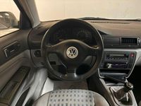 Gebraucht VW Passat 125 PS (91 kW) 2000 Silber Kombi