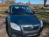 Gebraucht Skoda Fabia 60 PS (44 kW) 2010 Silber Kleinwagen