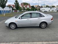 Używany Ford Focus Ghia 101 KM (74 kW) 2002 Szary Sedan/Limuzyna