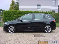 Gebraucht Mercedes B180 136 PS (100 kW) 2021 Kosmosschwarzmetallic Kleinwagen