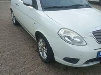 Gebraucht Lancia Ypsilon 97 PS (71 kW) 2010 Weiß Kleinwagen