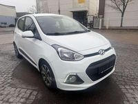 Gebraucht Hyundai i10 Style 87 PS (63 kW) 2015 Polar white / sol Kleinwagen