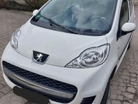Gebraucht Peugeot 107 Urban Move 68 PS (50 kW) 2011 Weiß Kleinwagen