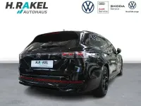 Gebraucht VW Passat R-line 150 PS (110 kW) 2026 Schwarz Kombi