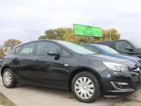 Gebraucht Opel Astra Edition 140 PS (102 kW) 2012 Karbonschw graphitschw midnigh Kleinwagen