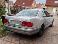 Gebraucht Mercedes E230 150 PS (110 kW) 1996 Silber Limousine
