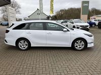 Gebraucht Kia Ceed 101 PS (74 kW) 2023 Carraraweiß Kleinwagen