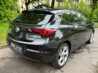 Używany Opel Astra Innovation 105 KM (77 kW) 2016 Czarny Sedan/Limuzyna
