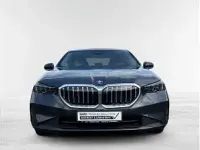 Gebraucht BMW 550 489 PS (359 kW) 2025 Grau (sophistograu brillanteffekt metalli) Limousine