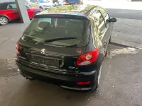 Gebraucht Peugeot 206 73 PS (53 kW) 2012 Schwarz Limousine