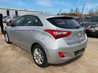 Gebraucht Hyundai i30 Intro Edition 99 PS (72 kW) 2012 Silber Limousine