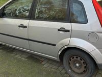 Gebraucht Ford Fiesta 69 PS (50 kW) 2004 Silber Limousine