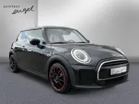 Używany Mini Cooper Essential 136 KM (100 kW) 2023 Czarny Hatchback