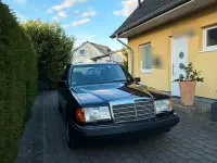 Gebraucht Mercedes E220 150 PS (110 kW) 1993 Blau Limousine