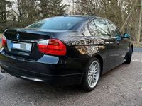 Gebraucht BMW 320 177 PS (130 kW) 2008 Schwarz Limousine