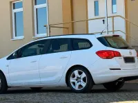 Używany Opel Astra 140 KM (102 kW) 2012 Biały Kombi