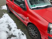 Używany Renault Clio II 58 KM (42 kW) 2010 Czerwony Sedan/Limuzyna