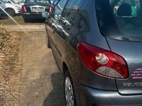 Gebraucht Peugeot 206 Basis 60 PS (44 kW) 2010 Grau Limousine