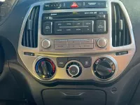 Gebraucht Hyundai i20 86 PS (63 kW) 2014 Schwarz Kleinwagen