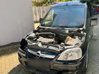 Używany Opel Combo 90 KM (66 kW) 2005 Czarny Minivan