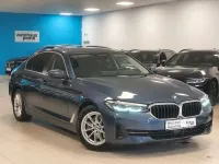 Gebraucht BMW 520 190 PS (139 kW) 2023 Arctic race blue metallic Limousine