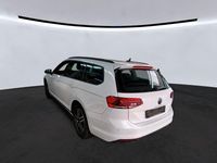 Gebraucht VW Passat Basis 122 PS (89 kW) 2021 Pure white Kombi