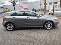Gebraucht Mercedes A200 156 PS (114 kW) 2014 Grau Limousine