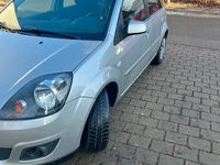 Gebraucht Ford Fiesta 80 PS (58 kW) 2008 Silber Kleinwagen