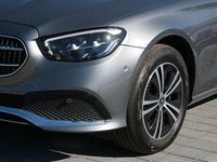 Gebraucht Mercedes E220 Avantgarde 200 PS (147 kW) 2022 Metalliclack selenitgrau Limousine
