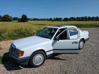 Gebraucht Mercedes E260 160 PS (117 kW) 1987 Weiß Limousine