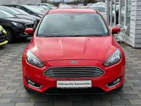 Gebraucht Ford Focus Titanium 125 PS (91 kW) 2018 Rot Limousine