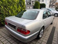 Gebraucht Mercedes E200 Classic 163 PS (119 kW) 2000 Silber Limousine