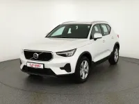 Neu Volvo XC40 Core 163 PS (119 kW) 2026 Crystalweissmet. SUV
