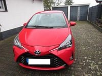 Gebraucht Toyota Yaris Team 111 PS (81 kW) 2017 Rot Limousine