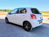 Gebraucht Toyota Yaris 70 PS (51 kW) 2011 Weiß Kleinwagen