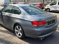 Gebraucht BMW 320 170 PS (125 kW) 2010 Grau Coupé