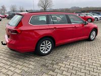 Gebraucht VW Passat Business 122 PS (89 kW) 2023 Rot Kombi